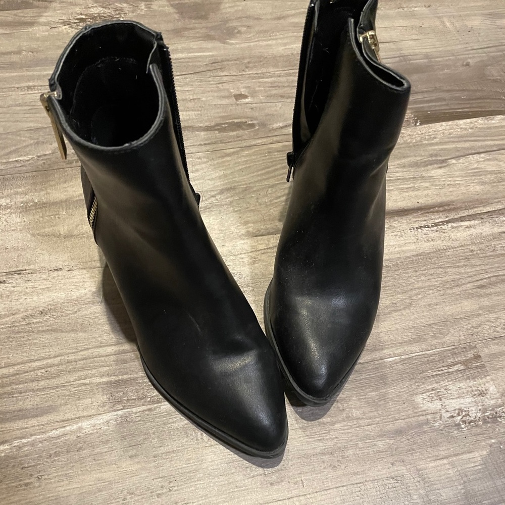 Lulu’s ankle bootie - Picture 2 of 4